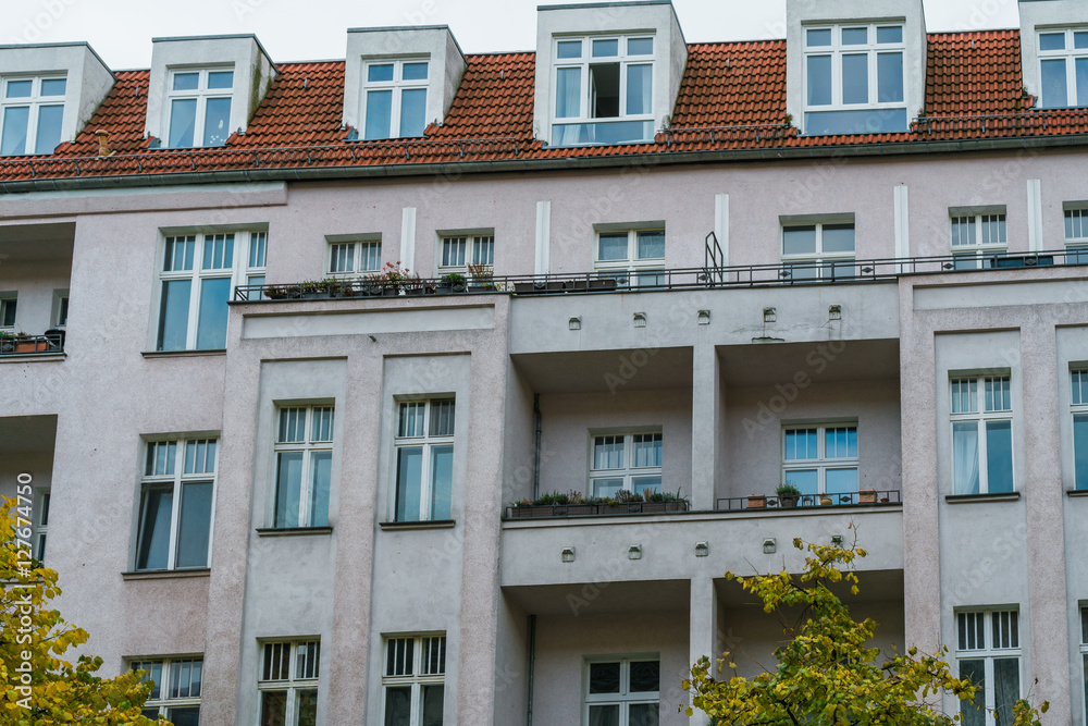 Obraz premium old building with balcony and pink facade