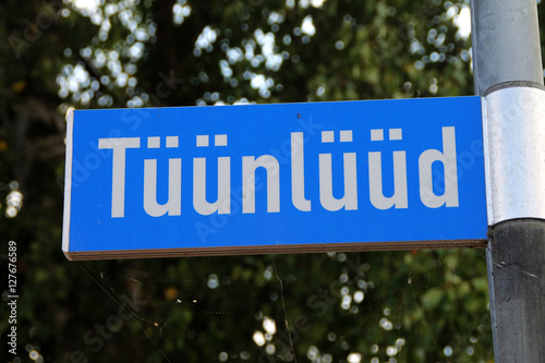 Ein Strassenschild Tüünlüüd © Joerg Sabel