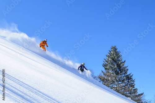 Tiefschneespaß im frisch verschneiten Kleinwalsertal photo