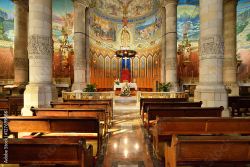 Obraz na płótnie The interior of the Tibidabo church in Barcelona. w salonie