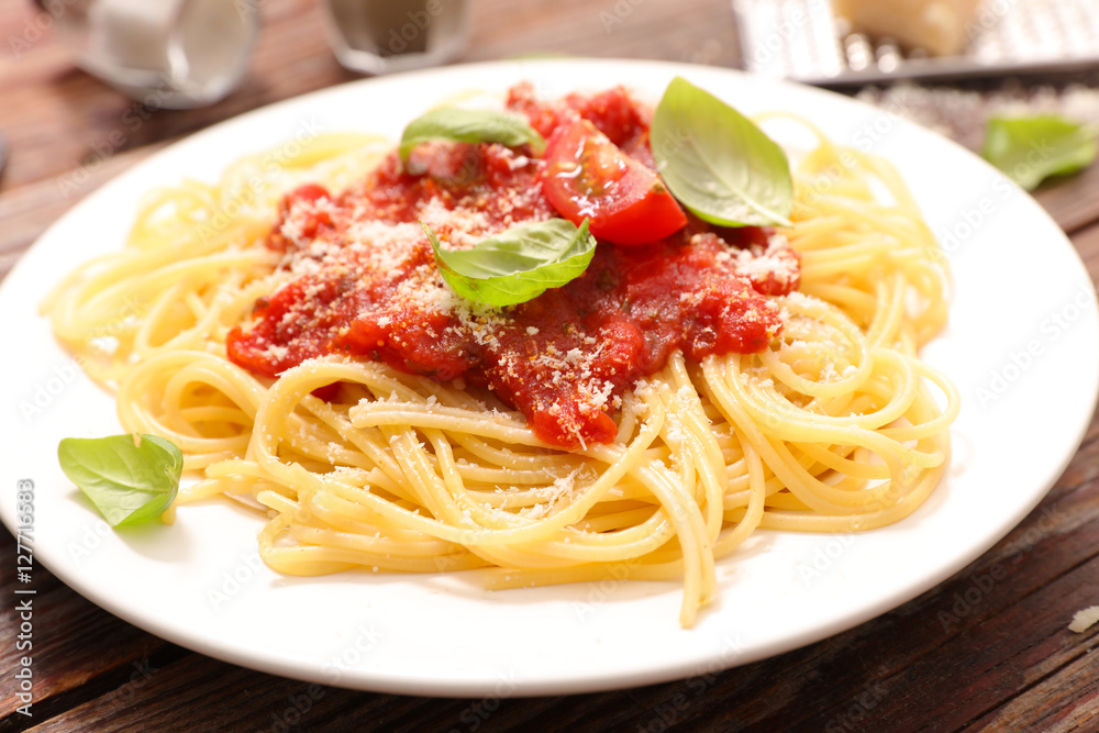 spaghetti with tomato sauce spaghetti with tomato sauce