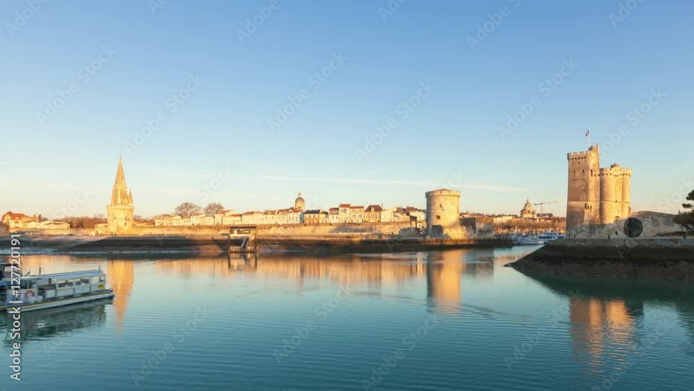 Lever du Soleil sur les Tours de la Rochelle (vidéo 4K) 