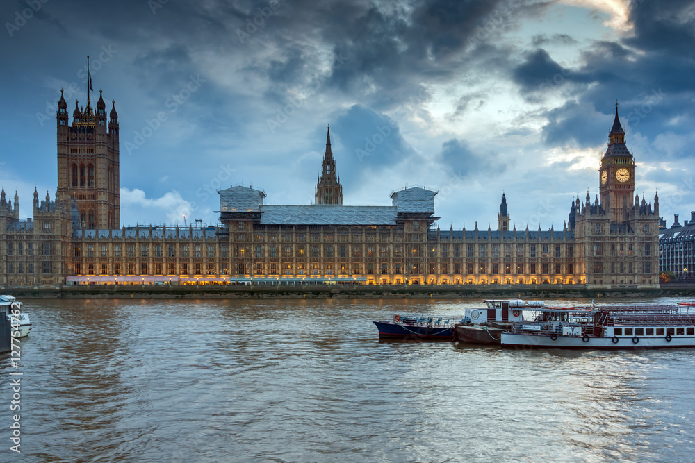 Fototapeta premium LONDON, ENGLAND - JUNE 16 2016: Sunset view of Houses of Parliament, Westminster palace, London, England, Great Britain