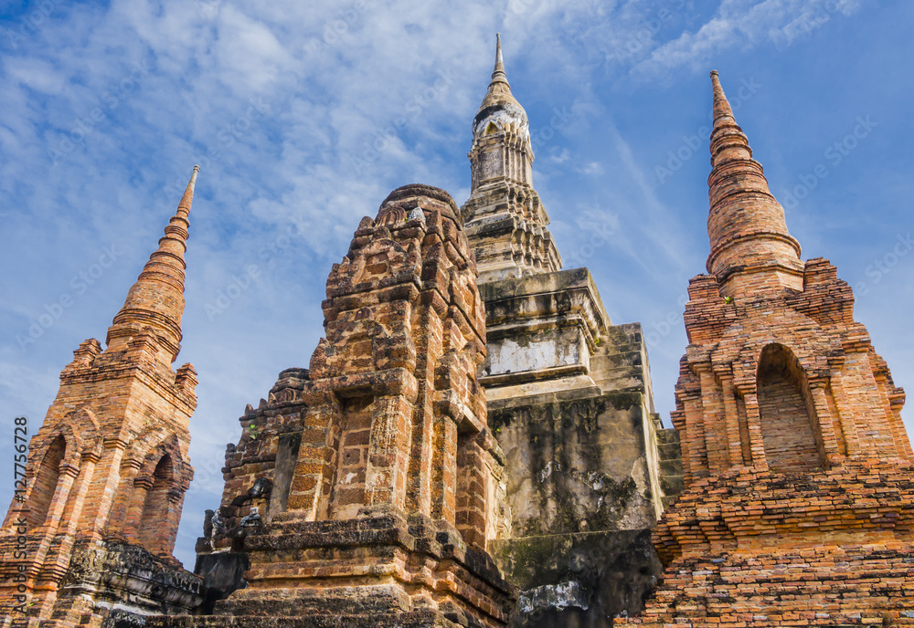 Perspective view of Stupa and Pagoda in Wat Mahathat Temple, Sukhothai Historical Park, Thailand
Perspective view of Stupa and Pagoda in Wat Mahathat Temple, Sukhothai Historical Park, Thailand