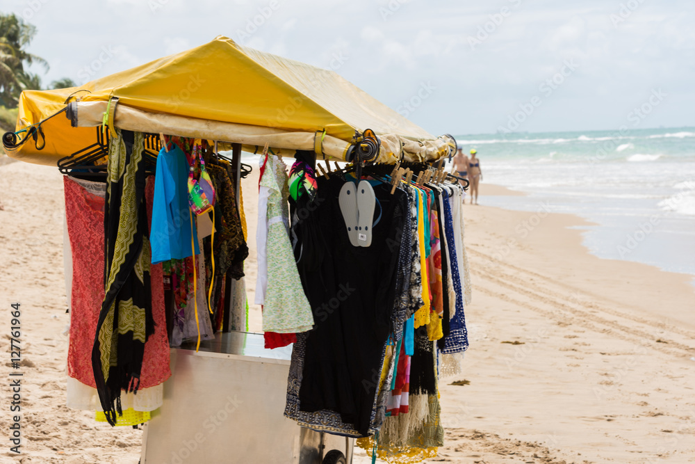 Foto de puesto de ropa, ropa, venta ambulante, playa, verano do Stock