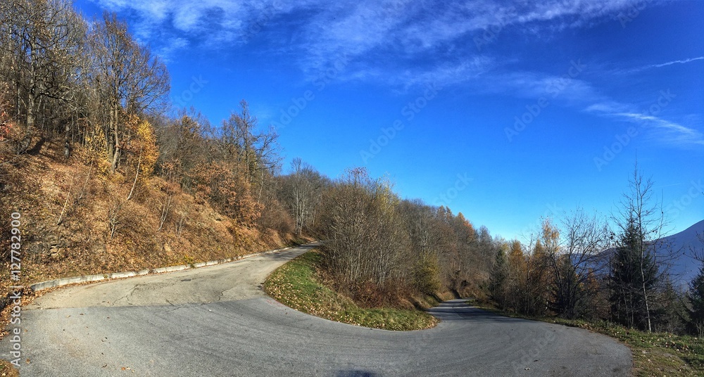 Obraz premium tornante in montagna