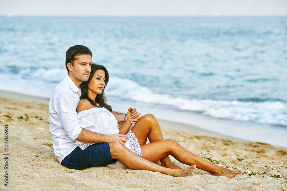 Fototapeta premium Beautiful romantic couple on the sea shore