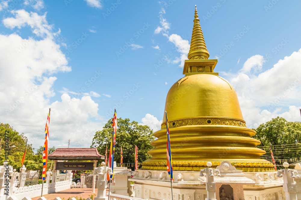Fototapeta premium Dambulla Golden Temple Stupa