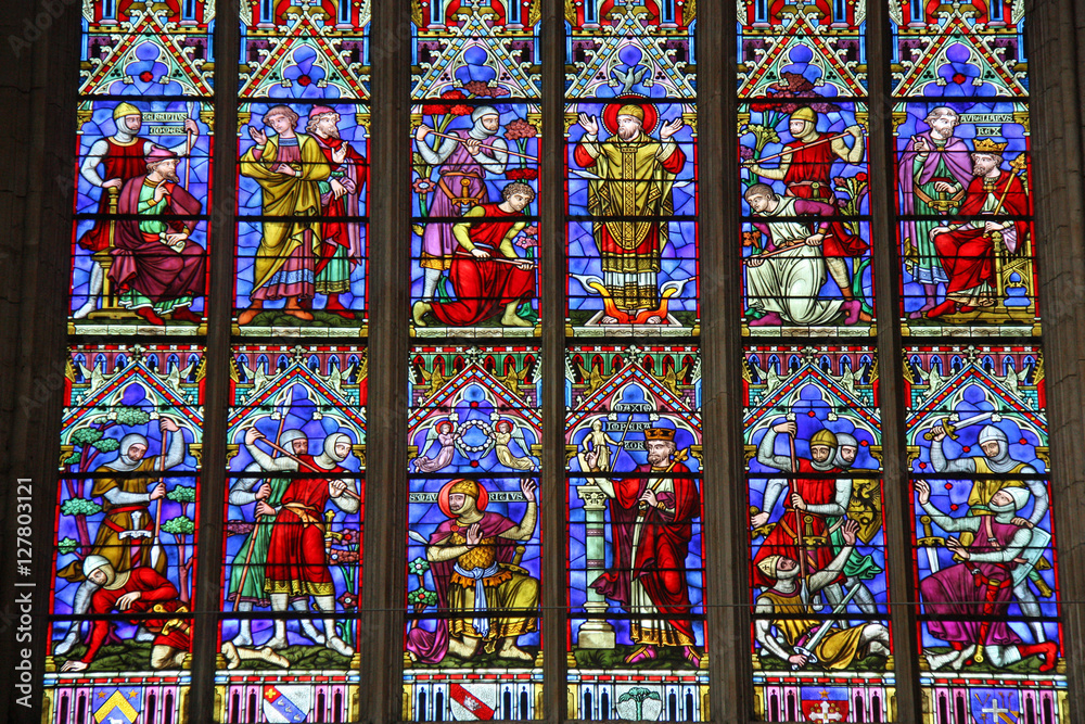 Vitraux de la cathédrale Sainte-Bégnine de Dijon, France