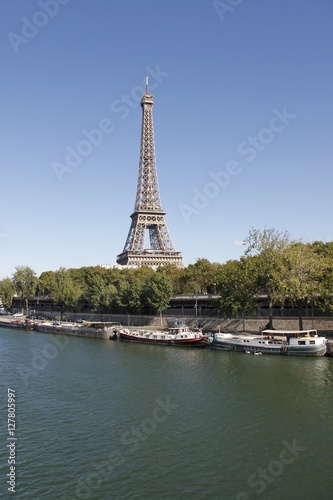 Tour Eiffel et la Seine à Paris