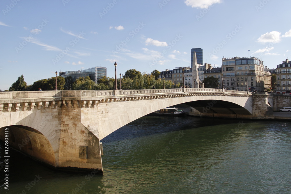 Pont de la Tournelle sur la Seine à Paris	