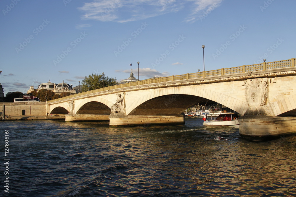 Pont sur la Seine à Paris	