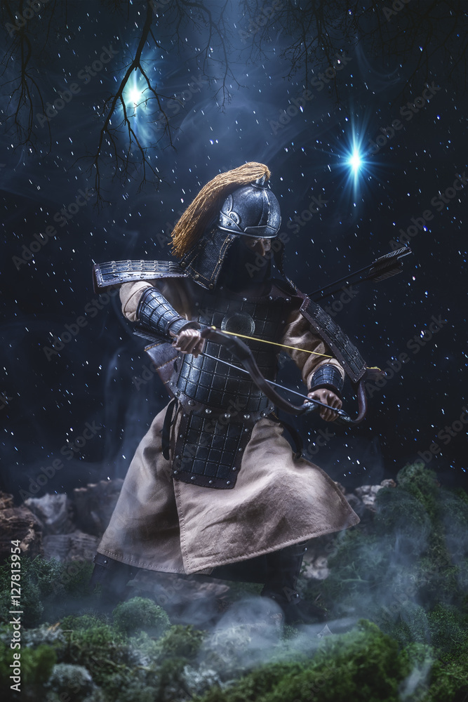 Naklejka premium Archer Samurai stalking