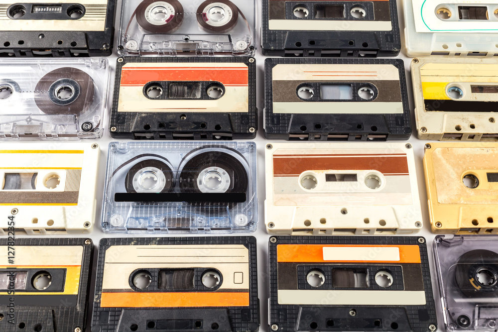 Obraz premium vintage kaseta magnetofonowa na białym tle