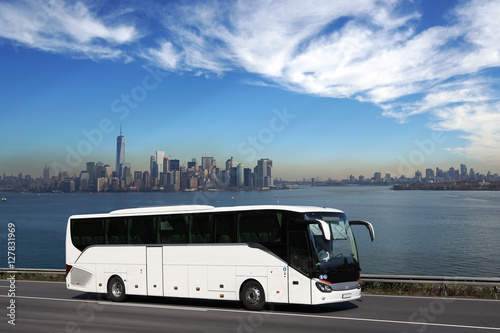 Photo White bus on tour