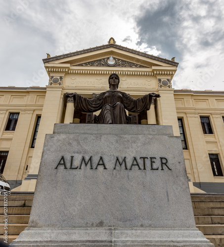 Havana University, Alma Mater Statue