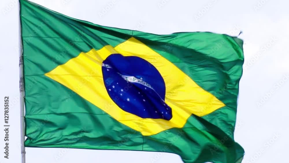Bandeira do Brasil ao vento.