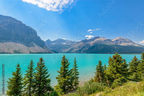 Fototapeta Naklejka Na Ścianę i Meble -  Majestic mountain lake in Canada.