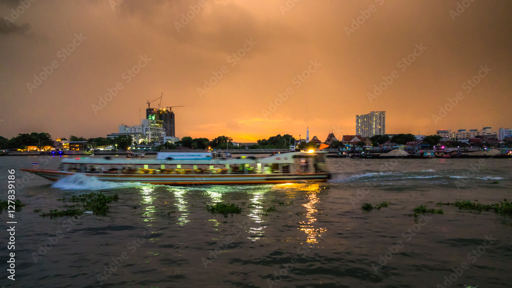 Side view chaopraya river thailand on sunset