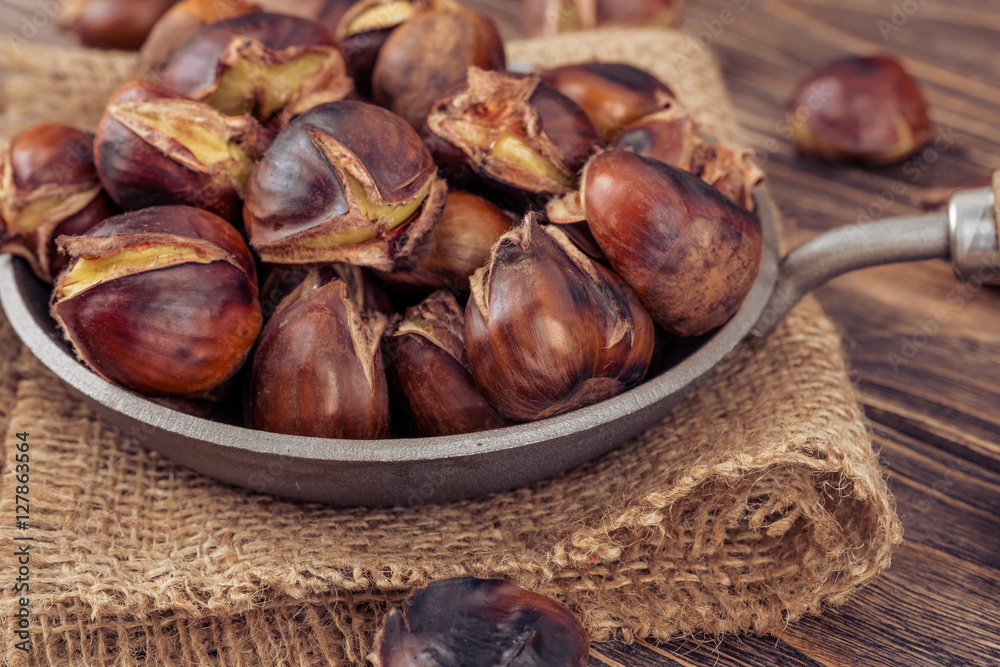 Fototapeta premium chestnuts