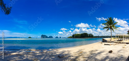 Fototapeta Naklejka Na Ścianę i Meble -  perfect sky and water with reef of ocean Thailand