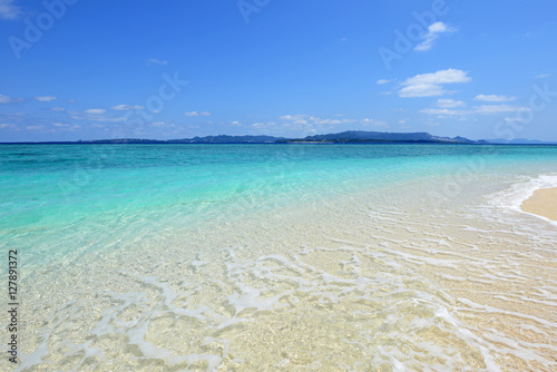 沖縄の美しいビーチ © Liza5450