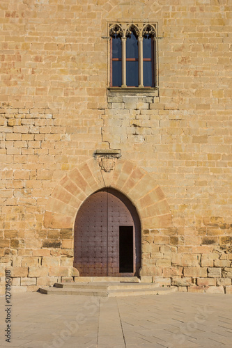 Entrance to the castle of Valderrobres © venemama