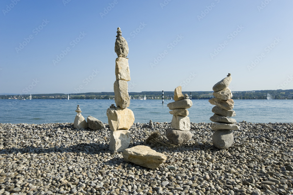 Steinmännchen am Bodenseeufer, Balance Steinmännchen am Bodenseeufer, Balance