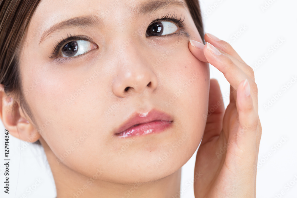 気になる目尻と頬