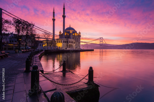 Canvas Print amazing sunrise at ortakoy mosque in istanbul, turkey