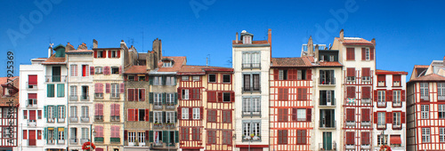 Bayonne : Façades le long de la Nive / Pays Basque - France photo