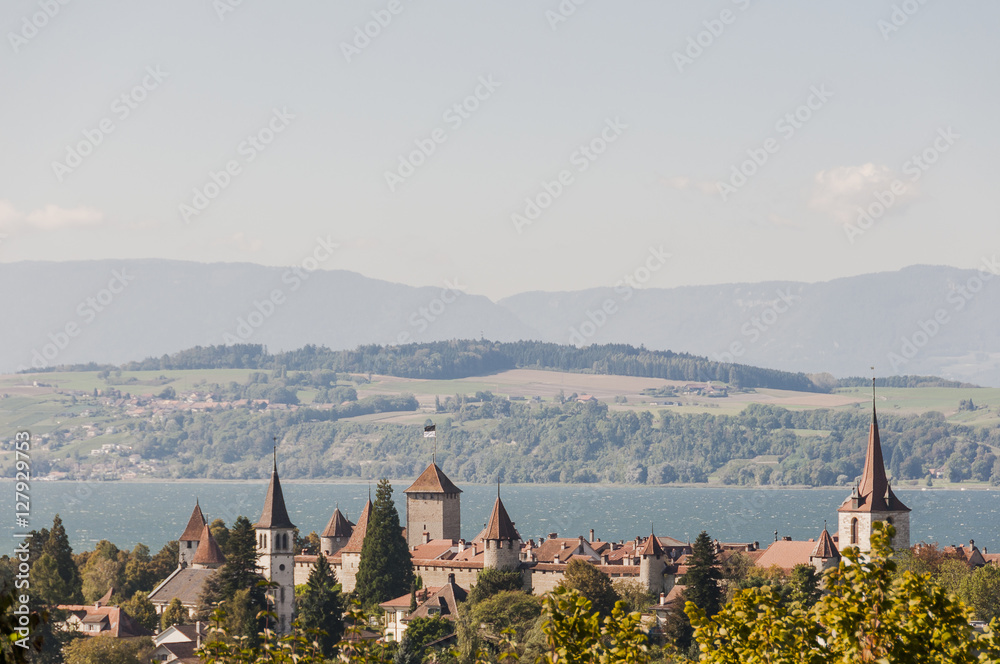 Murten, Stadt, Altstadt, Festung, Schloss, Murtensee, See, Mont Vully, Weinberge, Spazierweg, Herbst, Schweiz
