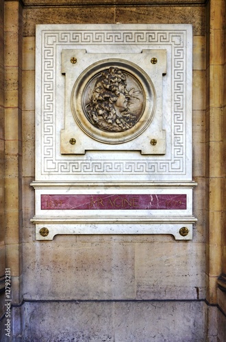 Fotografi Plaque representing French playwright Jean Racine on the wall of the Comedie Fra