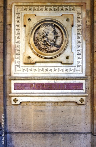 Billede på lærred Plaque representing French playwright Pierre Corneille on the wall of the Comedi