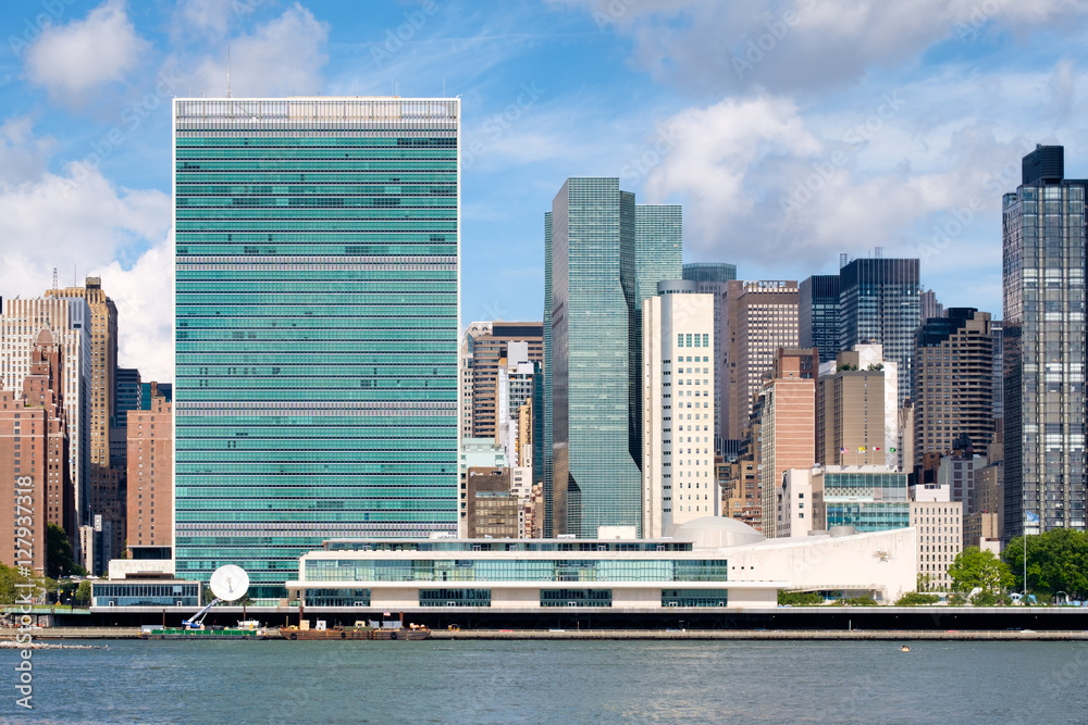 Naklejka premium The United Nations Headquarters and other skyscrapers in midtown Manhattan, New York City