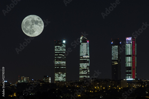 Luna sobre Madrid