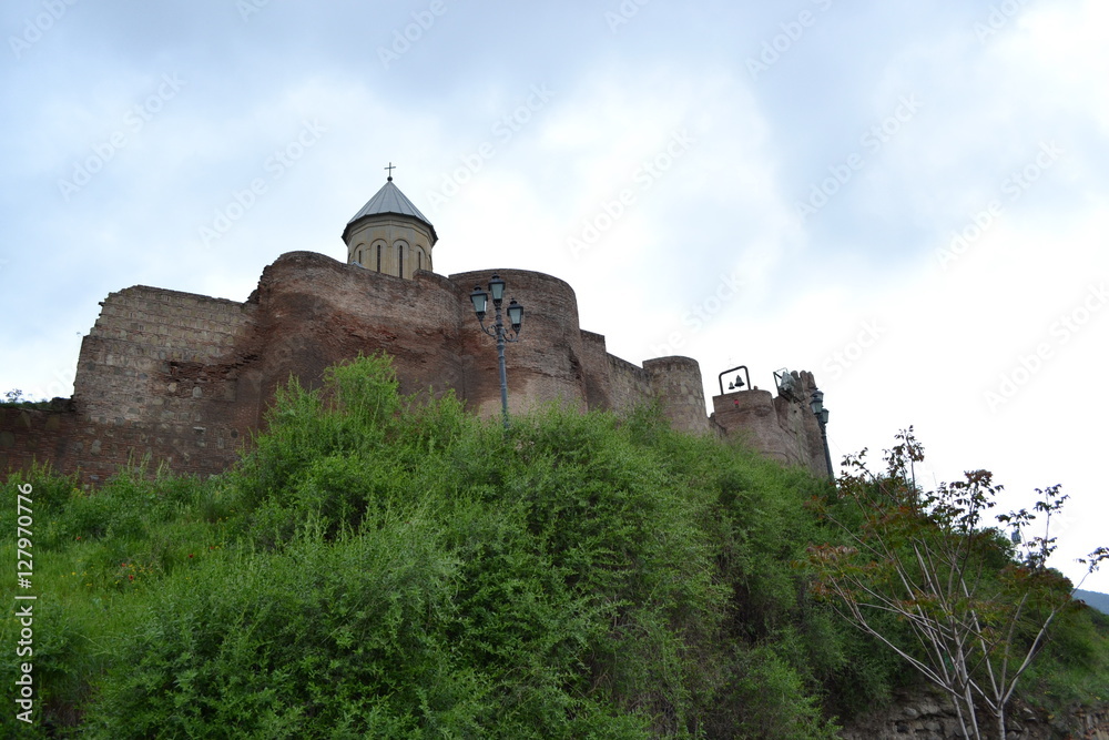 Крепость в Грузии на склоне