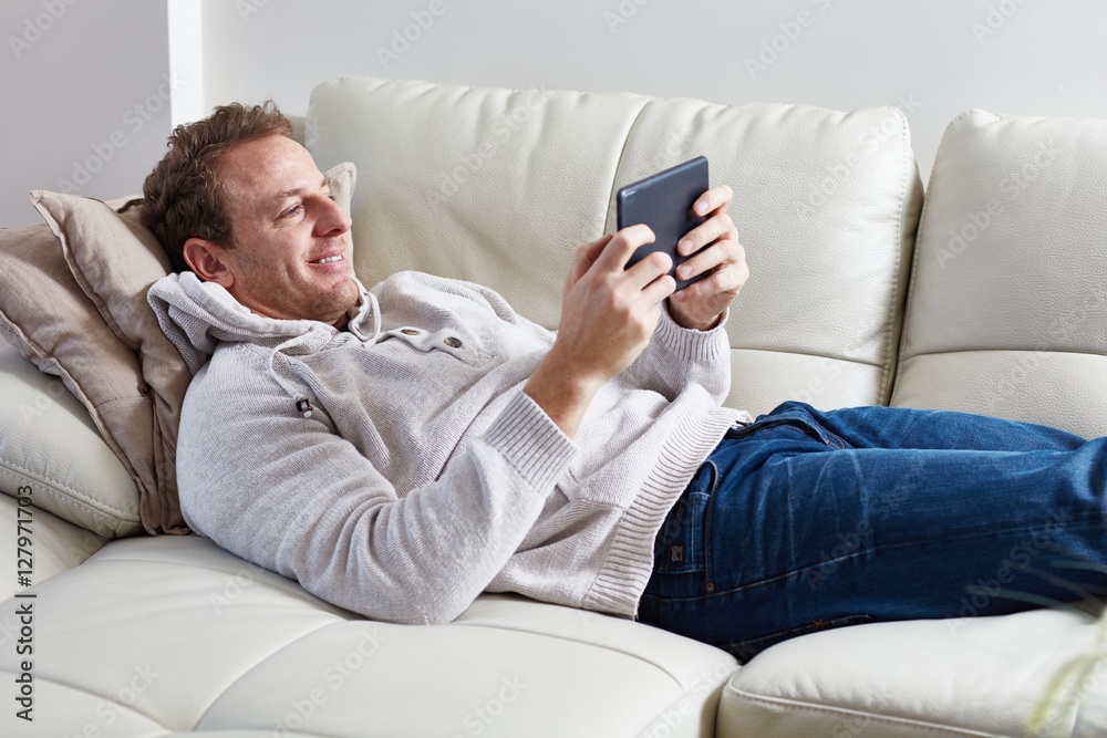 Fototapeta premium Man with smartphone