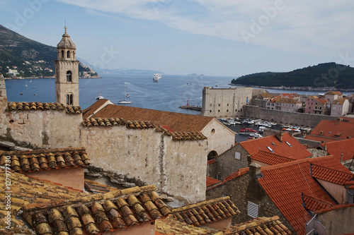 Ausblick von der Wehrmauer auf die Altstadt von Dubrovnik 