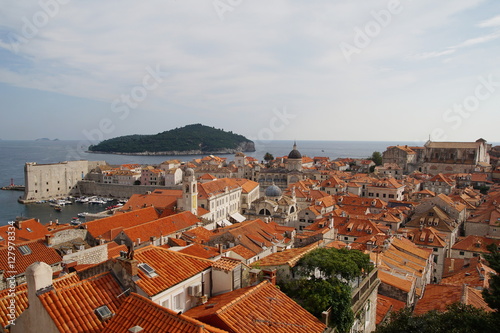 Ausblick von der Wehrmauer auf die Altstadt von Dubrovnik 