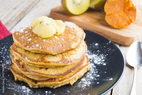 Pancakes of yam and kiwi