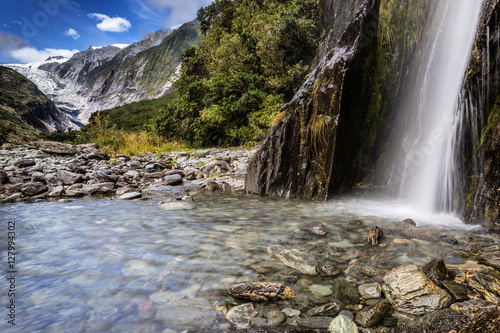Tableau sur toile Waterfall in Franz Josef Glacier Valley