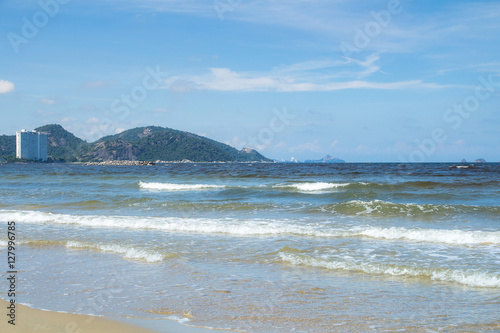 Blue sea with waves and clear blue sky(wave,sea)