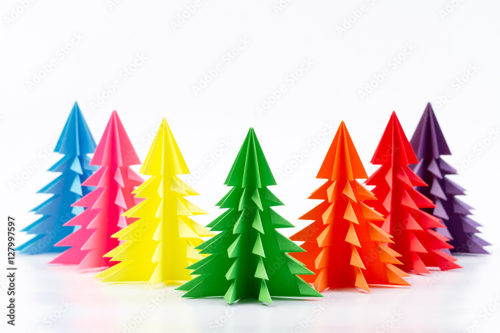 Obraz premium Christmas tree assorted colors of paper isolated on white