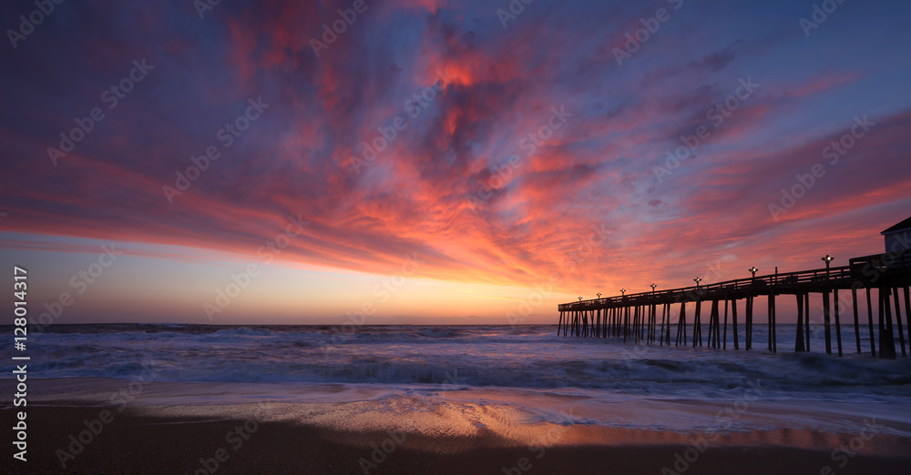 Fototapeta premium Panoramic of Kitty Hawk Pier House at sunrise in the Outer Banks