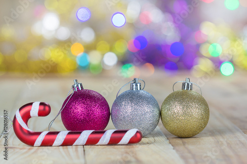 Photos Christmas decoration on wooden table with blurred light background