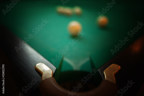 Obraz na plátně billiard balls on green baize in the game of pyramid