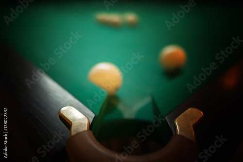 Obraz na plátně billiard balls on green baize in the game of pyramid