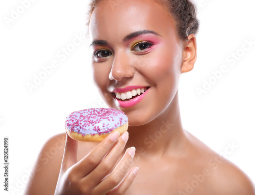 Attractive young woman eati...