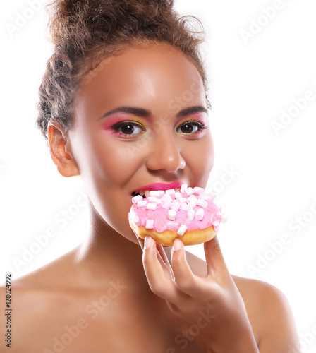 Attractive young woman eati...